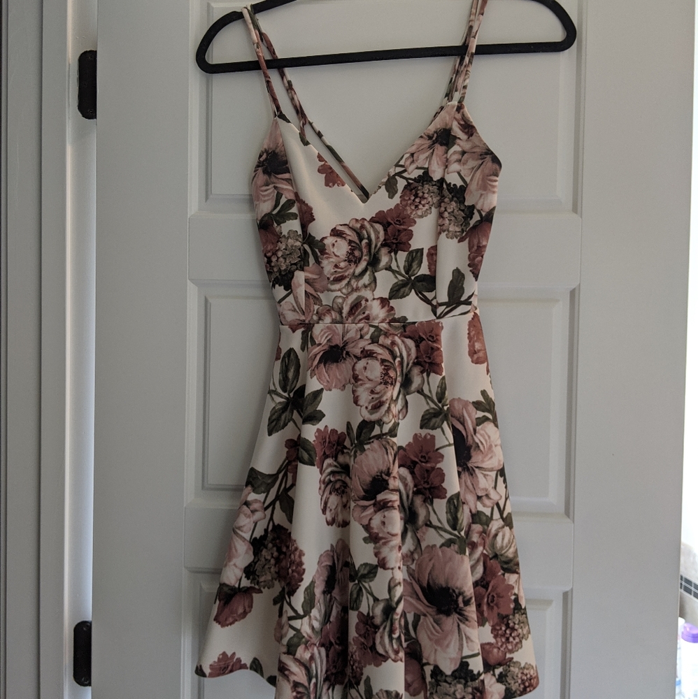 Dainty hooligan floral skater dress small